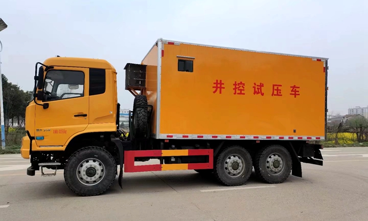 東風(fēng)六驅(qū)越野試壓車