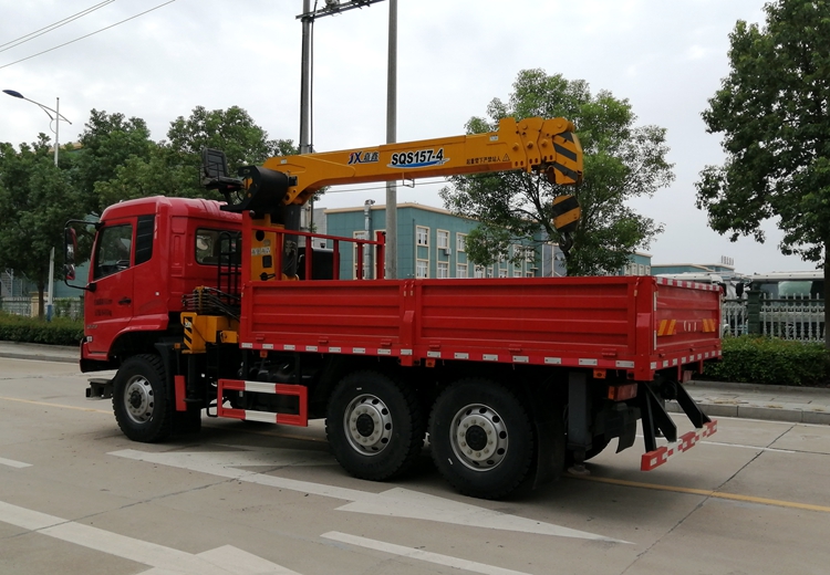 東風六驅210馬力-隨車起重運輸車