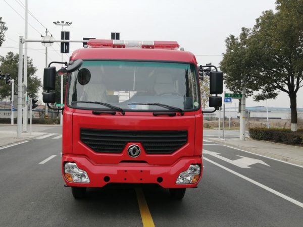 東風四驅17座越野客車