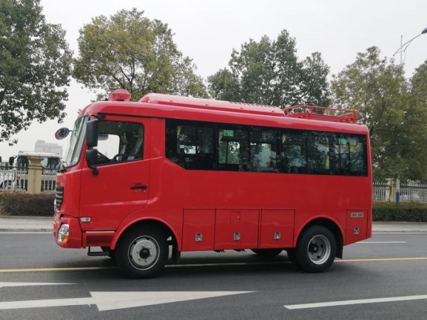 東風四驅17座越野客車