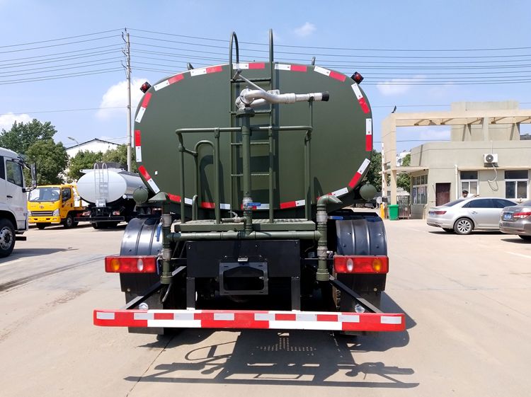 國六-六驅越野綠化噴灑車