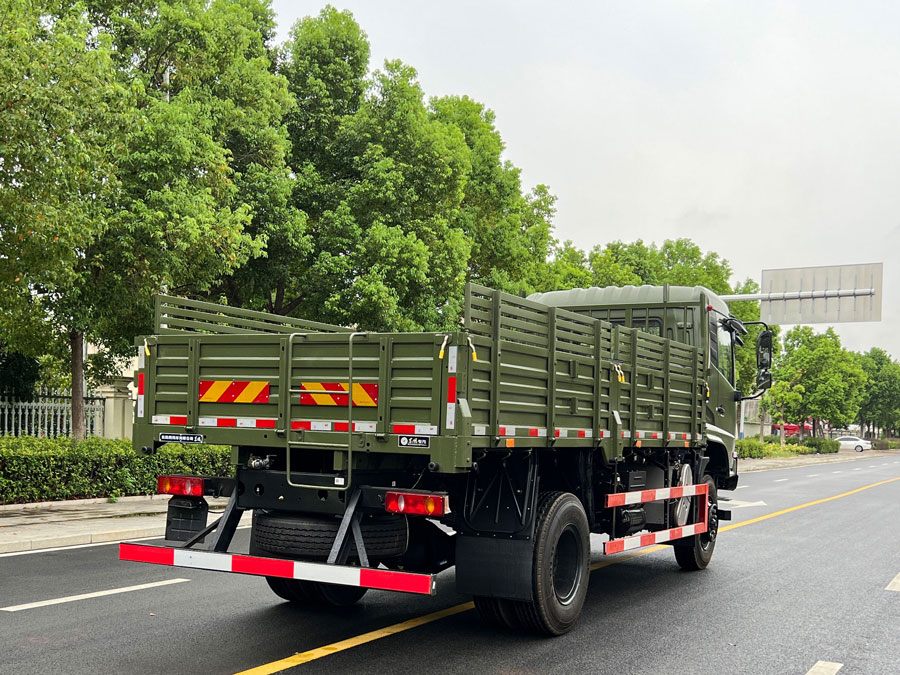 國六-四驅(qū)越野載貨車