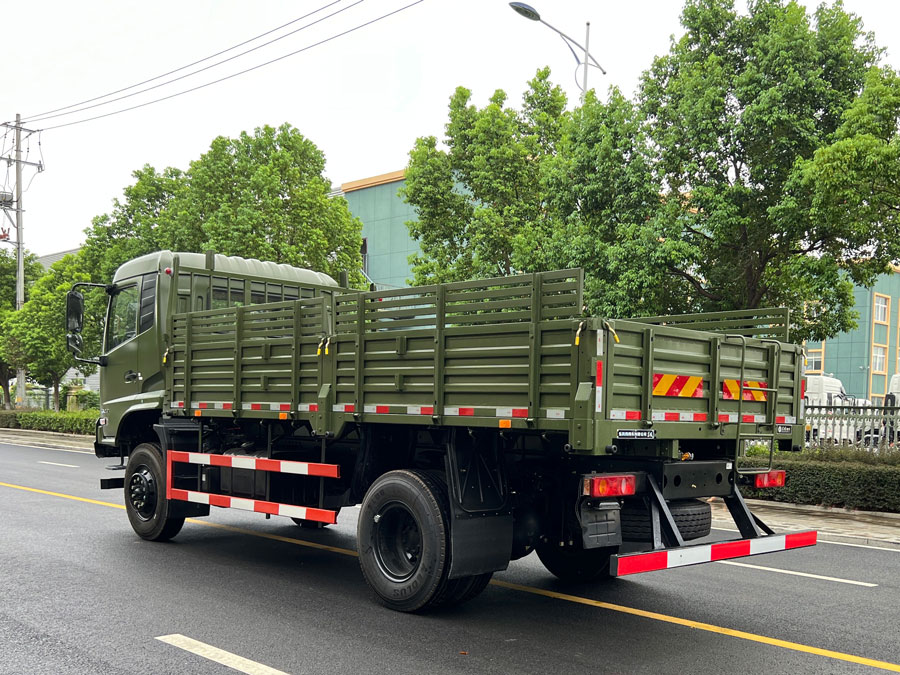 國六-四驅(qū)越野載貨車