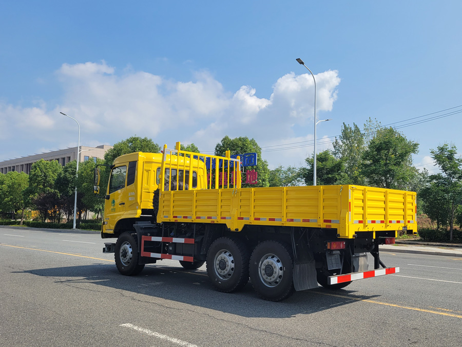 六驅(qū)越野載貨車-工程黃