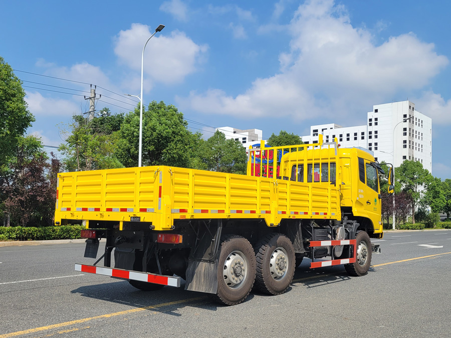 六驅(qū)越野載貨車-工程黃