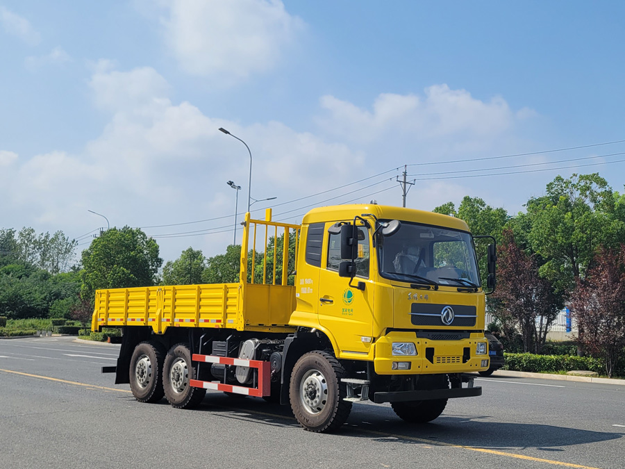 六驅(qū)越野載貨車-工程黃