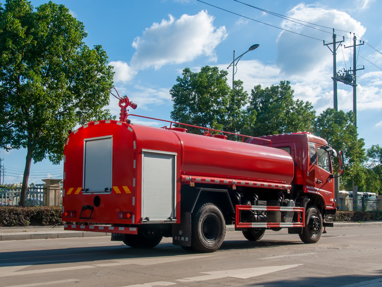 國六-四驅(qū)消防灑水車