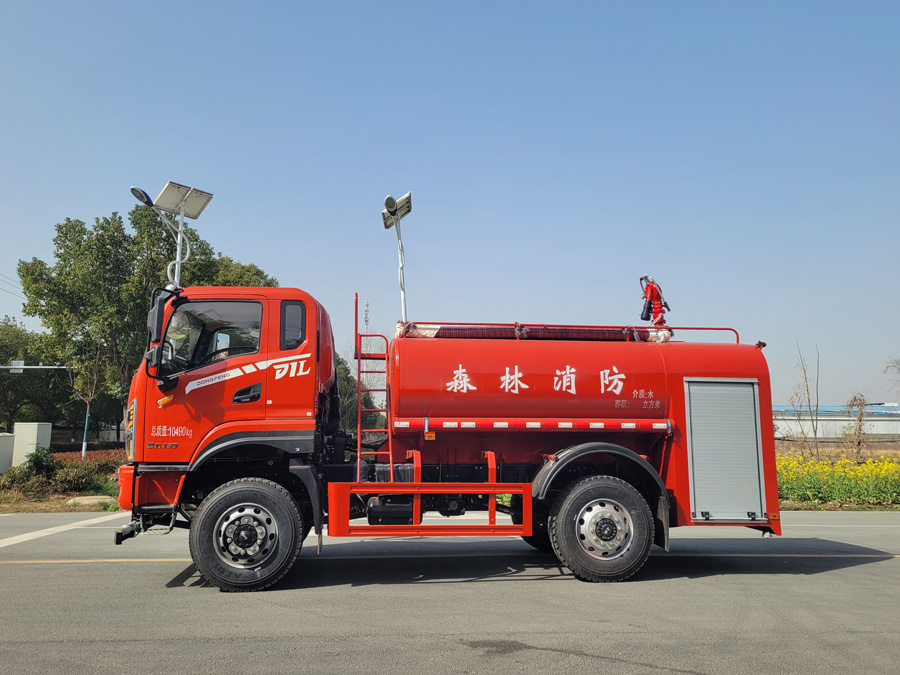 5方四驅(qū)森林消防灑水車